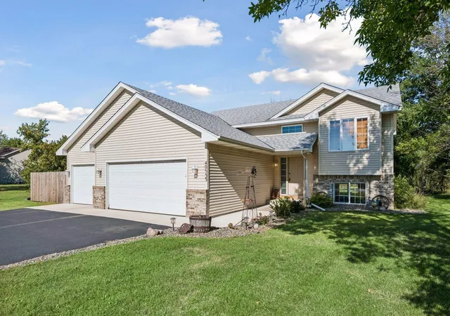 Photo 1 of Single family home for sale at 40533 Golden Ave, North Branch, MN 55056 | MLS# 7141368 | Listing updated on 2026-10-27