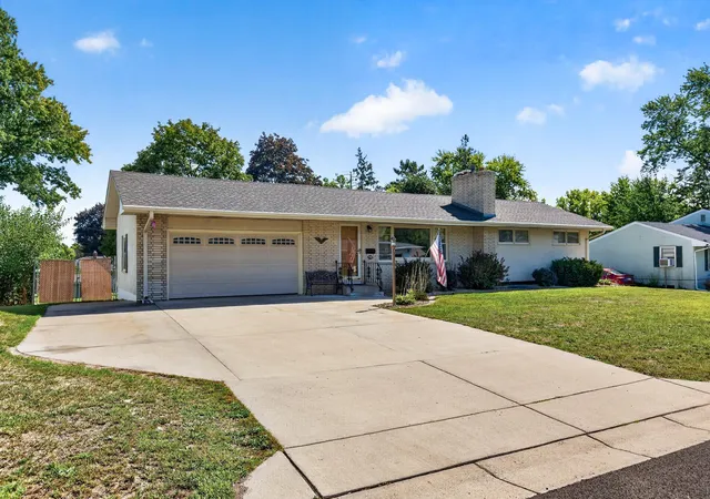 Photo 2 of Single family home for sale at 7538 Carmen Ave, Inver Grove Heights, MN 55076 | MLS# 7141370 | Listing updated on 2026-09-21