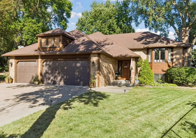 Photo 2 of Single family home for sale at 5170 Hemlock Ln N, Minneapolis, MN 55442 | MLS# 7141371 | Listing updated on 2026-09-16