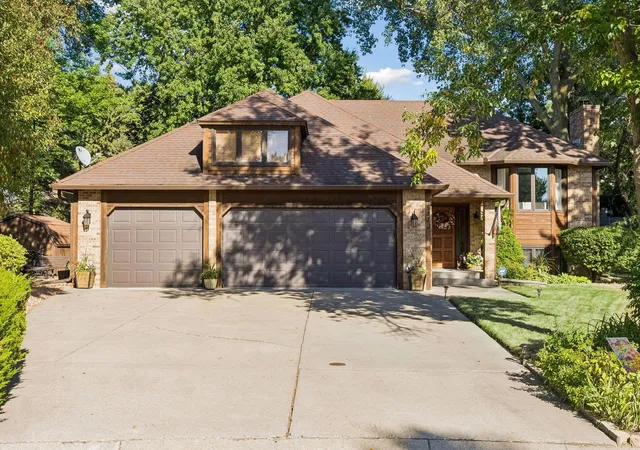 Photo 3 of Single family home for sale at 5170 Hemlock Ln N, Minneapolis, MN 55442 | MLS# 7141371 | Listing updated on 2026-09-16