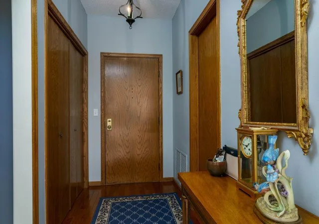 Photo 2 of Condo for sale at 1830 Eagle Ridge Dr #1009, Saint Paul, MN 55118 | MLS# 7141377 | Listing updated on 2026-09-17