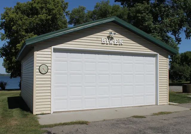Photo 3 of Single family home for sale at 405 E Lake St, Osakis, MN 56360 | MLS# 7141388 | Listing updated on 2026-09-21