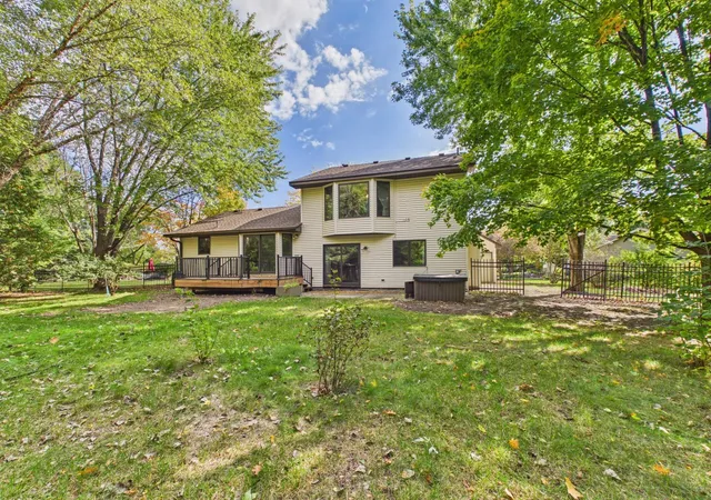 Photo 2 of Single family home for sale at 1952 Park Ridge Ct, Chaska, MN 55318 | MLS# 7141395 | Listing updated on 2026-10-08