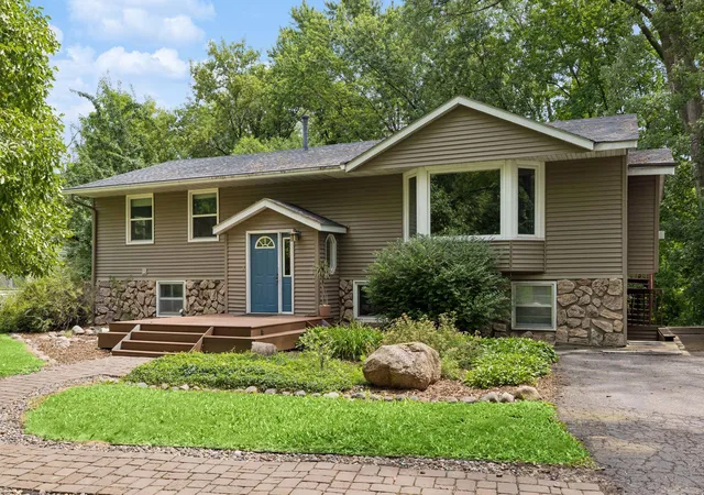 Photo 1 of Single family home for sale at 3260 Snelling Ave N, Saint Paul, MN 55112 | MLS# 7141435 | Listing updated on 2026-09-17
