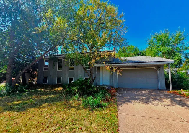 Photo 1 of Single family home for sale at 2937 Chippewa Ave, Saint Paul, MN 55109 | MLS# 7141464 | Listing updated on 2026-10-08