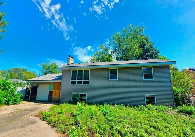 Photo 2 of Single family home for sale at 2937 Chippewa Ave, Saint Paul, MN 55109 | MLS# 7141464 | Listing updated on 2026-10-08