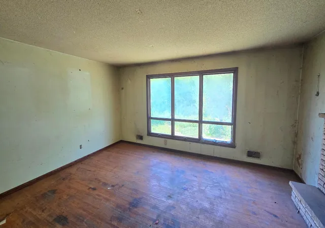 Photo 3 of Single family home for sale at 2937 Chippewa Ave, Saint Paul, MN 55109 | MLS# 7141464 | Listing updated on 2026-10-08