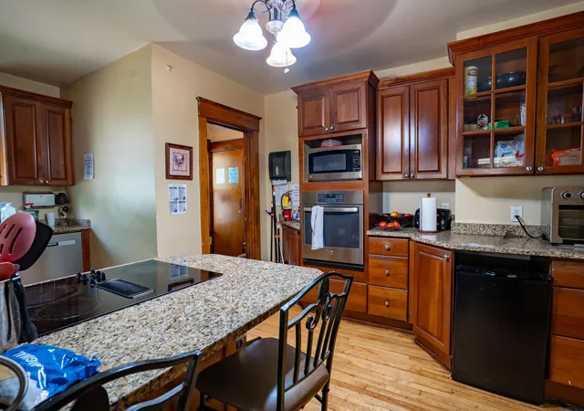 Listing Photo 4 - Condo for sale in building located at 1489 Sherburne Ave, Saint Paul, MN 55104
