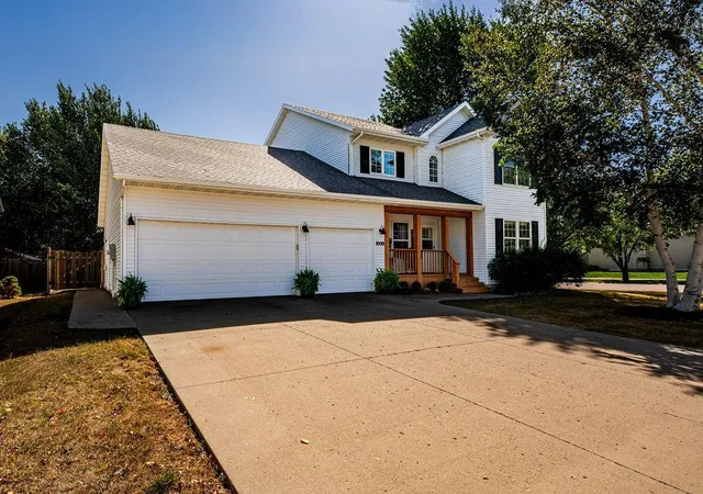 Photo 2 of Single family home for sale at 1008 42nd Avenue N, Fargo, ND 58102 | MLS# 7141494 | Listing updated on 2026-09-13
