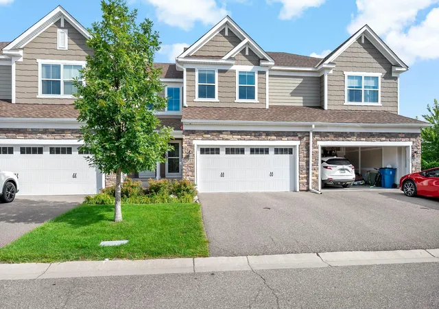 Photo 2 of Single family home for sale at 18384 Glastonbury Dr, Lakeville, MN 55044 | MLS# 7141535 | Listing updated on 2026-09-23