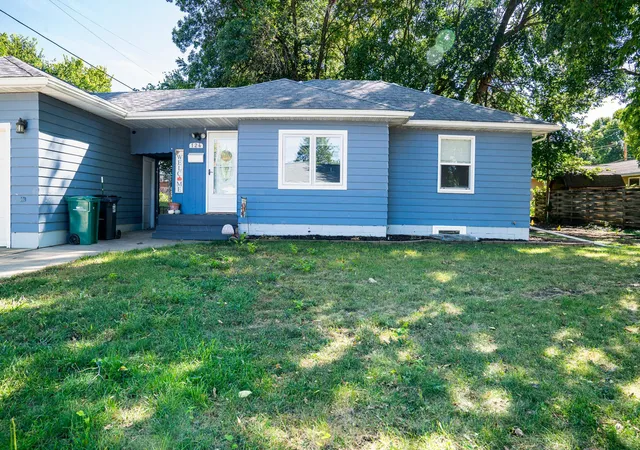 Photo 2 of Single family home for sale at 124 E Emory St, Tracy, MN 56175 | MLS# 7141549 | Listing updated on 2026-10-13