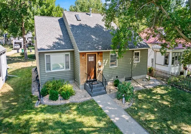Photo 1 of Single family home for sale at 404 Walnut St, Marshall, MN 56258 | MLS# 7141565 | Listing updated on 2026-09-21