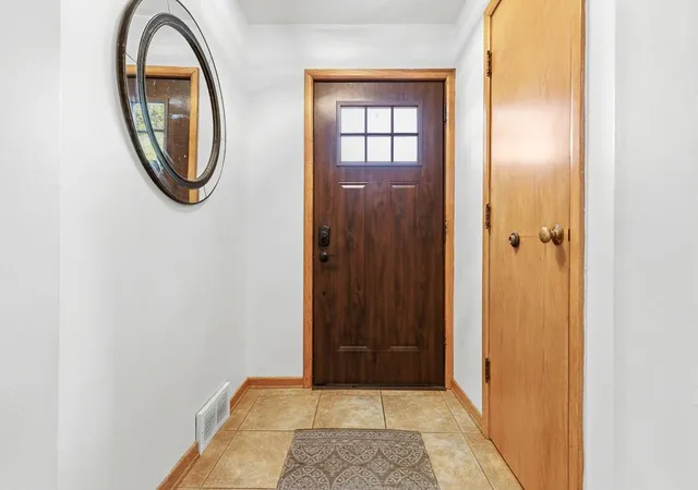 Photo 4 of Single family home for sale at 404 Walnut St, Marshall, MN 56258 | MLS# 7141565 | Listing updated on 2026-09-21