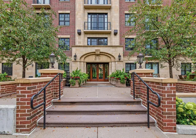 Photo 2 of Condo for sale at 370 Marshall Ave #401, Saint Paul, MN 55102 | MLS# 7141571 | Listing updated on 2026-09-13