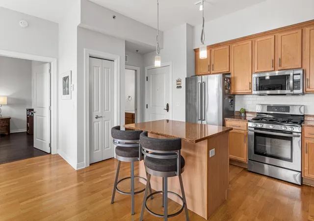 Photo 3 of Condo for sale at 370 Marshall Ave #401, Saint Paul, MN 55102 | MLS# 7141571 | Listing updated on 2026-10-20