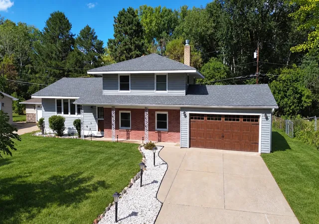 Photo 1 of Sale Pending at 1825 Woodcrest Dr, Saint Paul, MN 55119 | MLS# 7141600 | Listing updated on 2026-10-22