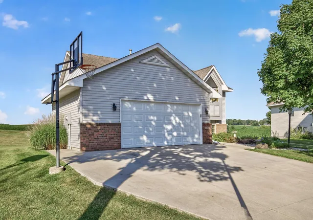 Photo 3 of Single family home for sale at 18978 Excalibur Trl, Farmington, MN 55024 | MLS# 7141614 | Listing updated on 2026-09-16