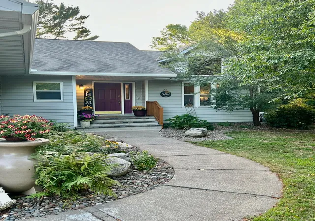 Photo 2 of Single family home for sale at 325 Willow St, Mora, MN 55051 | MLS# 7141622 | Listing updated on 2026-09-30