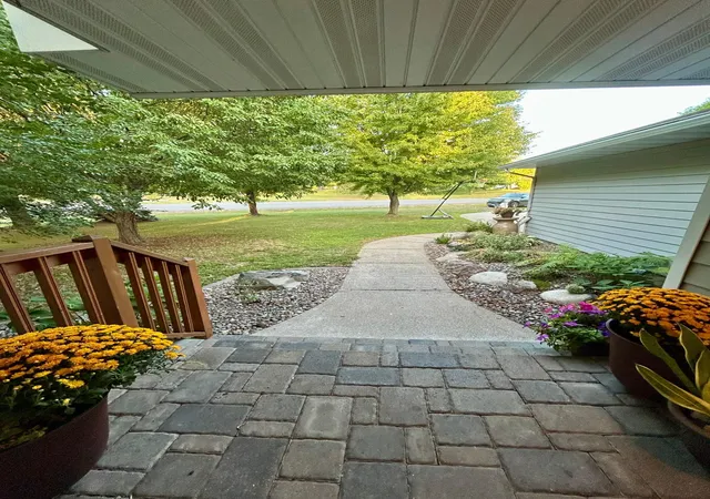 Photo 4 of Single family home for sale at 325 Willow St, Mora, MN 55051 | MLS# 7141622 | Listing updated on 2026-09-30