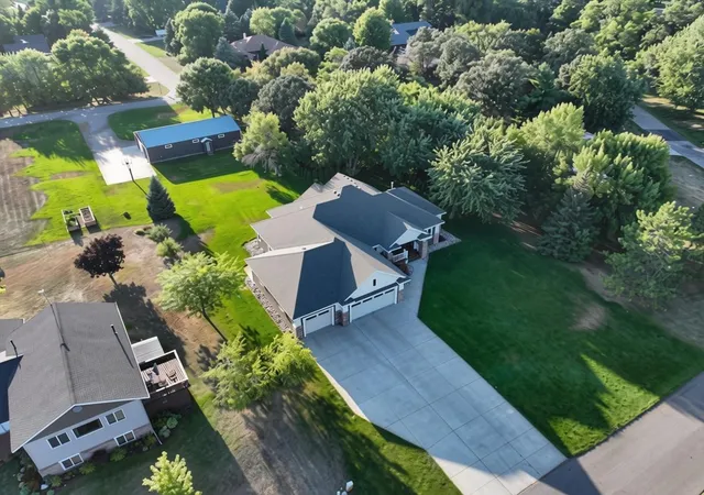 Photo 3 of Single family home for sale at 1890 Ridgewood Dr Nw, Alexandria, MN 56308 | MLS# 7141630 | Listing updated on 2026-09-29