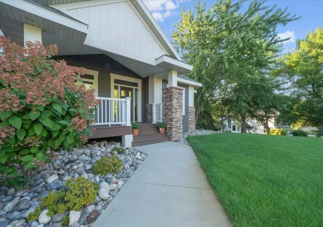 Photo 4 of Single family home for sale at 1890 Ridgewood Dr NW, Alexandria, MN 56308 | MLS# 7141630 | Listing updated on 2026-09-29