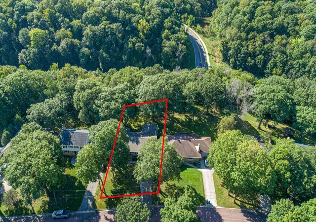 Photo 2 of Sale Pending at 129 W Glencrest Dr, Mankato, MN 56001 | MLS# 7141631 | Listing updated on 2026-09-30