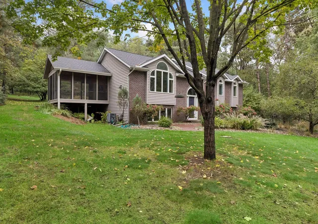 Photo 4 of Single family home for sale at 98 Quality Ave N, Lakeland, MN 55043 | MLS# 7141639 | Listing updated on 2026-10-03