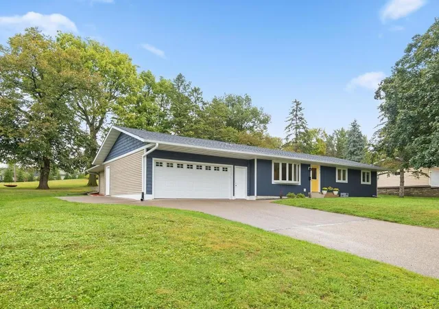 Photo 3 of Single family home for sale at 924 Ravine St, Faribault, MN 55021 | MLS# 7141651 | Listing updated on 2026-09-27