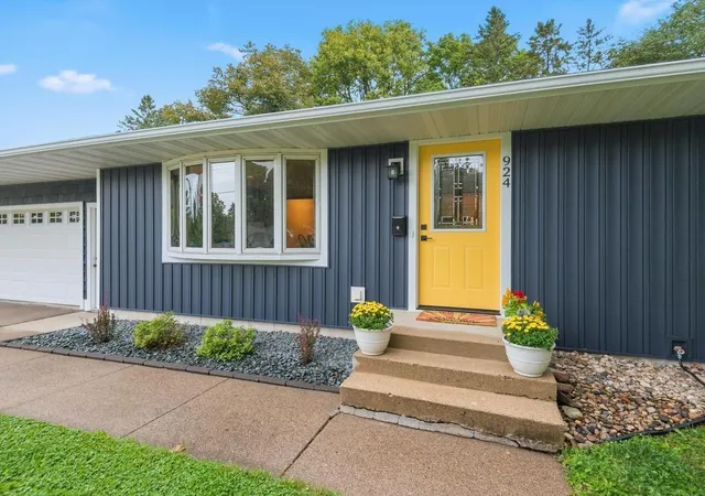 Photo 3 of Single family home for sale at 924 Ravine St, Faribault, MN 55021 | MLS# 7141651 | Listing updated on 2026-09-27