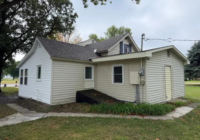 Photo 4 of Single family home for sale at 203 4th Street S, De Graff, MN 56271 | MLS# 7141682 | Listing updated on 2026-09-19