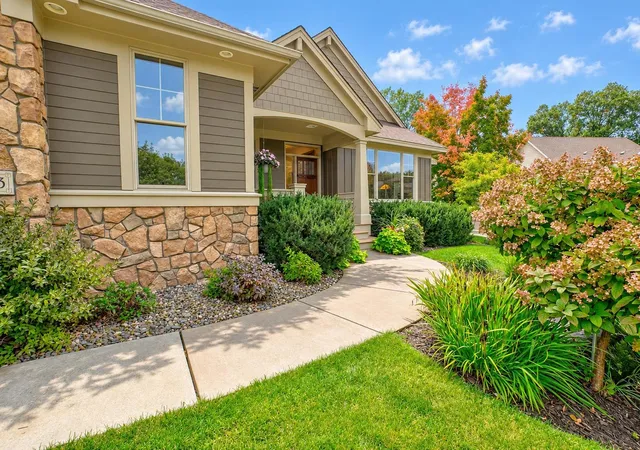 Photo 4 of Single family home for sale at 4453 Fable Hl Pkwy N, Hugo, MN 55038 | MLS# 7141690 | Listing updated on 2026-10-08
