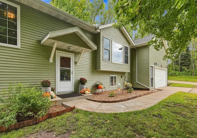 Photo 3 of Single family home for sale at 28430 Hogan Ave, Randolph, MN 55065 | MLS# 7141714 | Listing updated on 2026-09-28