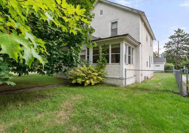 Photo 2 of Single family home for sale at 824 10th Avenue Ne, Brainerd, MN 56401 | MLS# 7141716 | Listing updated on 2026-09-12