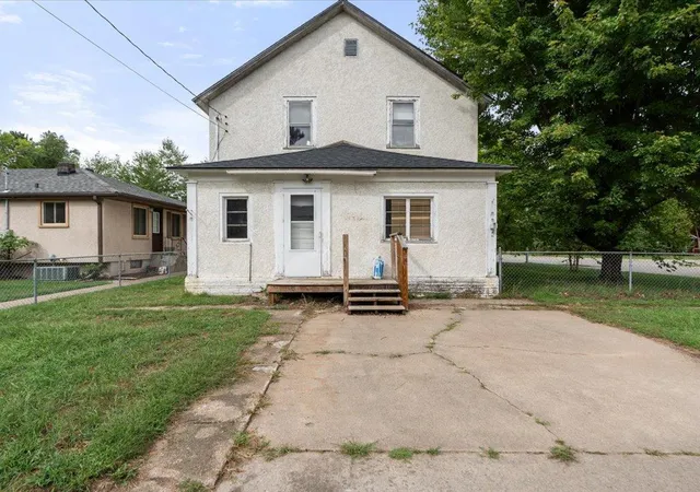 Photo 3 of Single family home for sale at 824 10th Avenue NE, Brainerd, MN 56401 | MLS# 7141716 | Listing updated on 2026-09-12