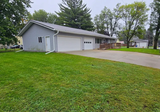 Photo 3 of Single family home for sale at 101 9th Avenue Nw, Pipestone, MN 56164 | MLS# 7141717 | Listing updated on 2026-09-20