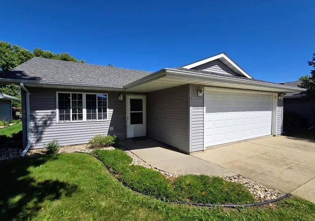 Photo 2 of Townhouse for sale at 163 Ridgeview Dr, Pipestone, MN 56164 | MLS# 7141728 | Listing updated on 2026-09-14