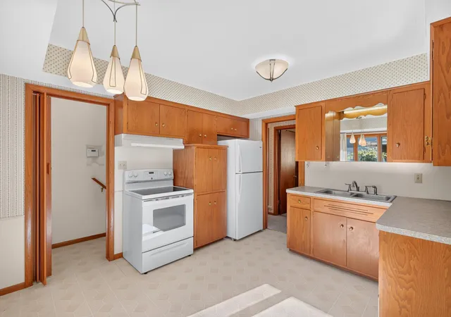Photo 4 of Single family home for sale at 600 Utah Ave S, Minneapolis, MN 55426 | MLS# 7141742 | Listing updated on 2026-10-22