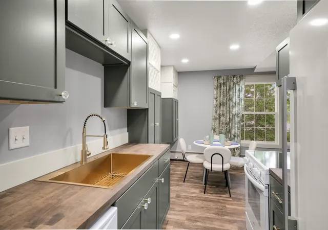 Listing Photo 4 - Condo for sale in building located at 1004 Westbrooke Wy, Hopkins, MN 55343 - Unit #8