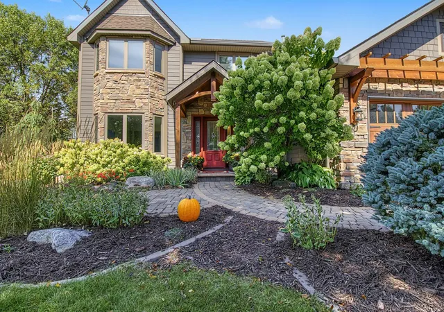 Photo 3 of Single family home for sale at 8610 Valley View Ct, Chanhassen, MN 55317 | MLS# 7141786 | Listing updated on 2026-09-19