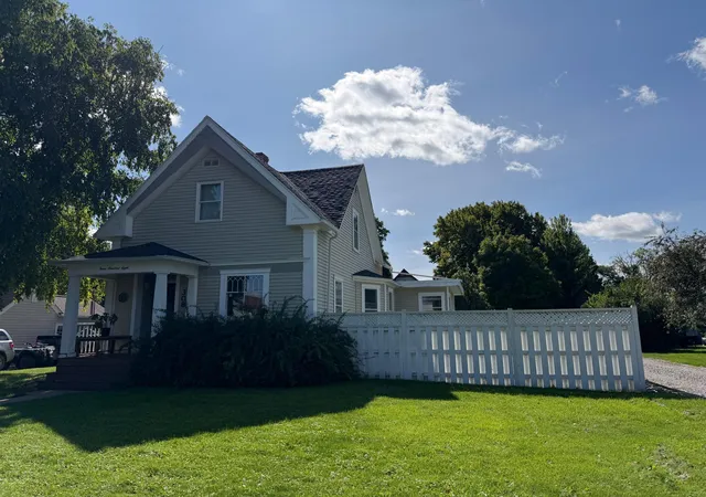 Photo 1 of Single family home for sale at 308 Center St E, Roseau, MN 56751 | MLS# 7141790 | Listing updated on 2026-09-12