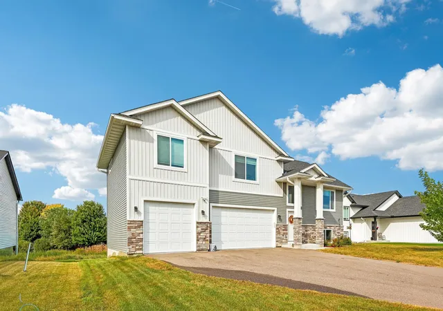 Photo 3 of Single family home for sale at 1609 11th Street Ne, Buffalo, MN 55313 | MLS# 7141796 | Listing updated on 2026-10-07