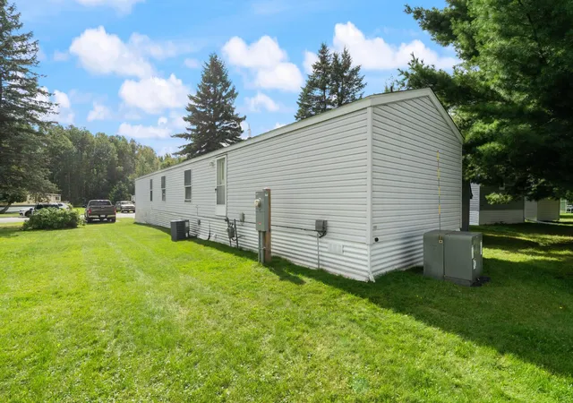 Photo 3 of Single family home for sale at 3 Coban Dr, Duluth, MN 55808 | MLS# 7141857 | Listing updated on 2026-10-02
