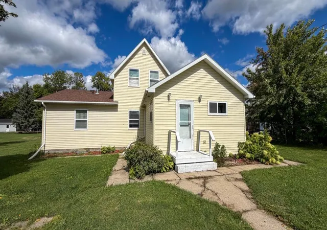 Photo 1 of Single family home for sale at 356 Oak St, Gonvick, MN 56644 | MLS# 7141895 | Listing updated on 2026-09-29