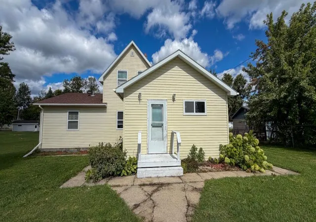 Photo 2 of Single family home for sale at 356 Oak St, Gonvick, MN 56644 | MLS# 7141895 | Listing updated on 2026-09-29