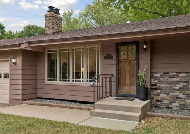 Photo 3 of Single family home for sale at 18910 Harrogate Dr, Eden Prairie, MN 55346 | MLS# 7141899 | Listing updated on 2026-09-21