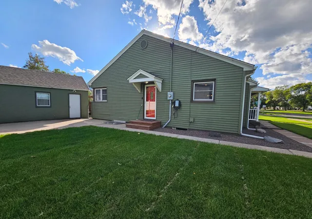 Photo 3 of Single family home for sale at 620 8 1/2 St S, Virginia, MN 55792 | MLS# 7141906 | Listing updated on 2026-09-12