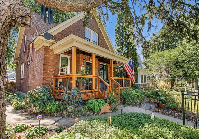 Photo 1 of Single family home for sale at 102 Cook Ave W, Saint Paul, MN 55117 | MLS# 7141914 | Listing updated on 2026-10-30