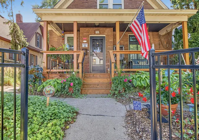 Photo 2 of Single family home for sale at 102 Cook Ave W, Saint Paul, MN 55117 | MLS# 7141914 | Listing updated on 2026-10-30