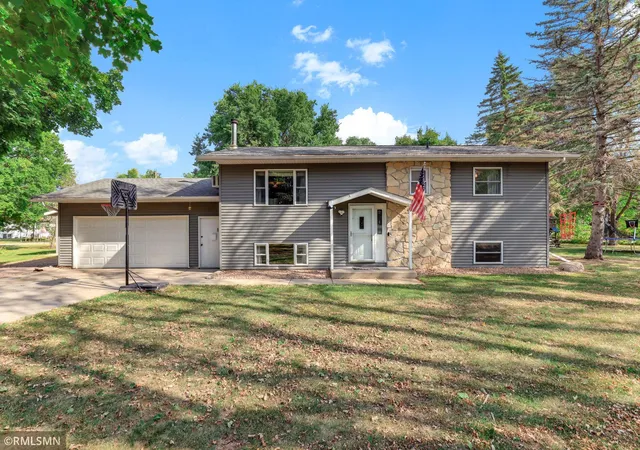 Photo 3 of Single family home for sale at 4934 Bluehill Cir, South Haven, MN 55382 | MLS# 7141920 | Listing updated on 2026-10-12