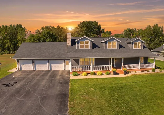 Single family home for sale at 112 Par View Est, Montevideo, MN 56265 | MLS# 7141928